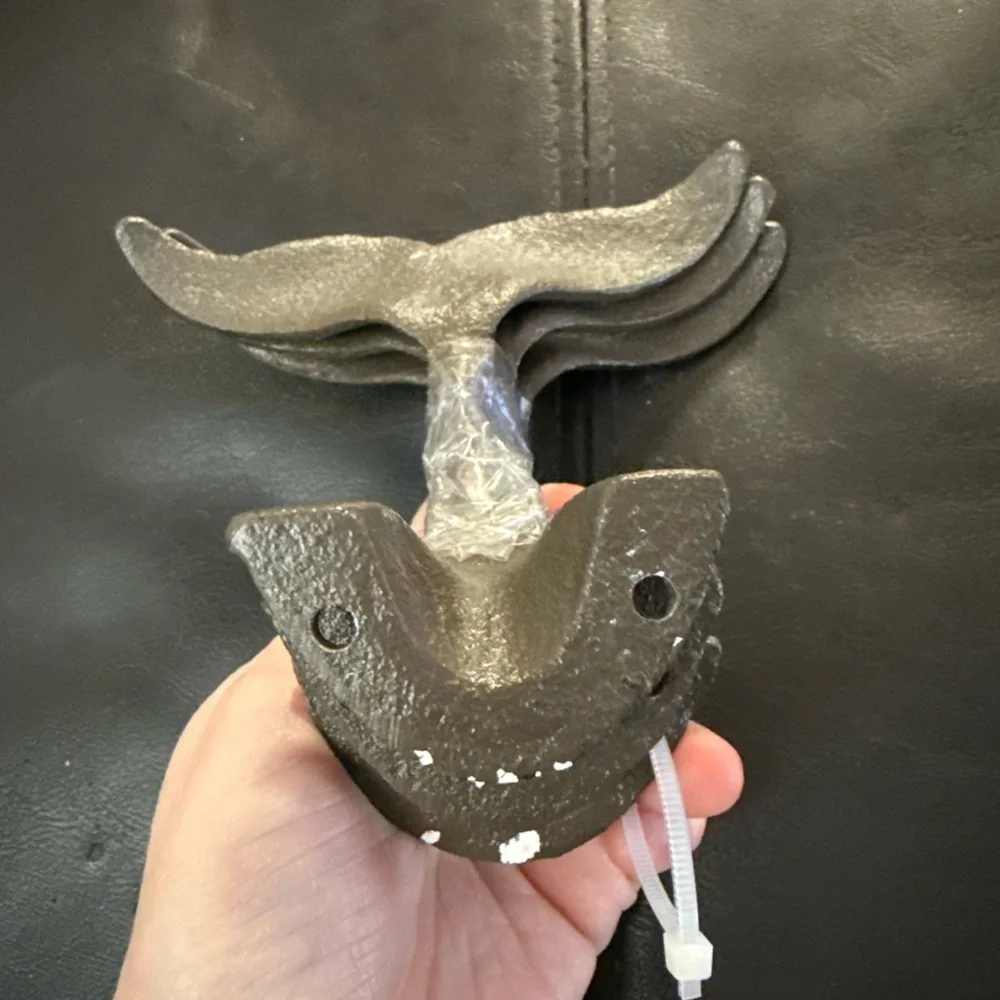 Black Whale Tail Wall Hooks cast iron - Picture 4 of 4